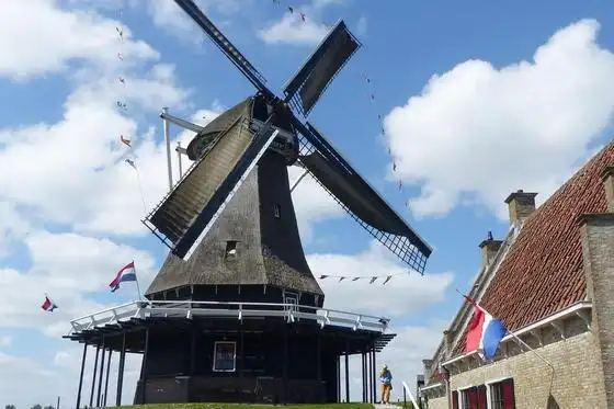 Voorzijde molen Medemblik